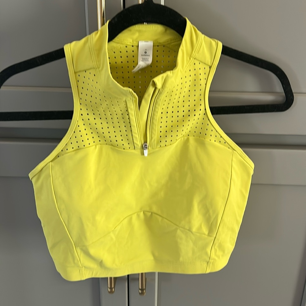 Lululemon sporty crop/bra. NWOT. Size 10